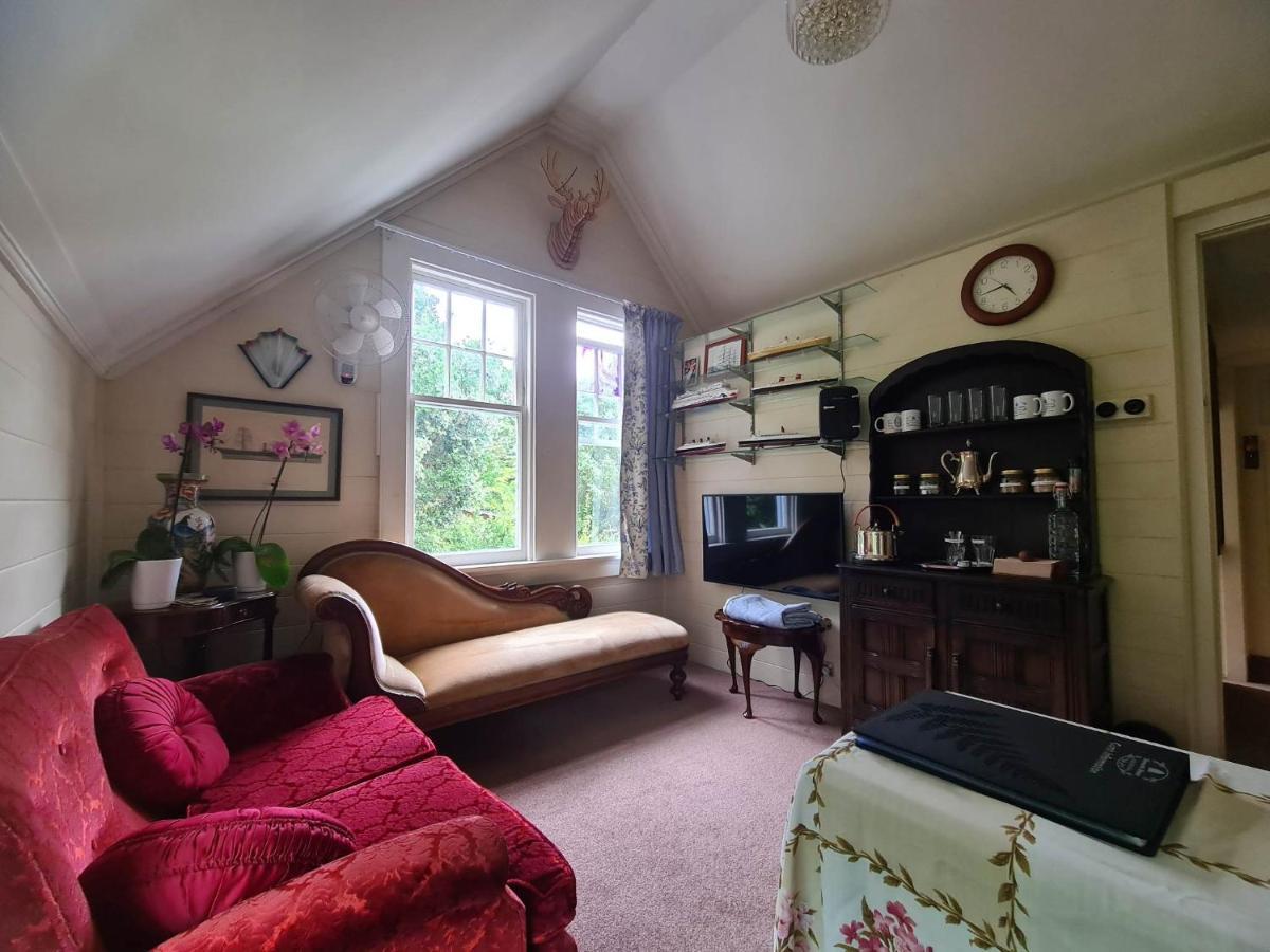 Dovecote House Bed & Breakfast Auckland Exterior photo